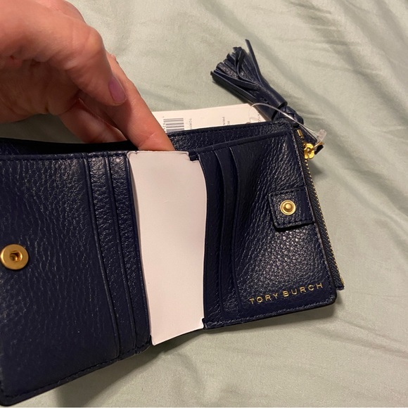 Tory Burch Taylor Mini Wallet - Picture 4 of 9